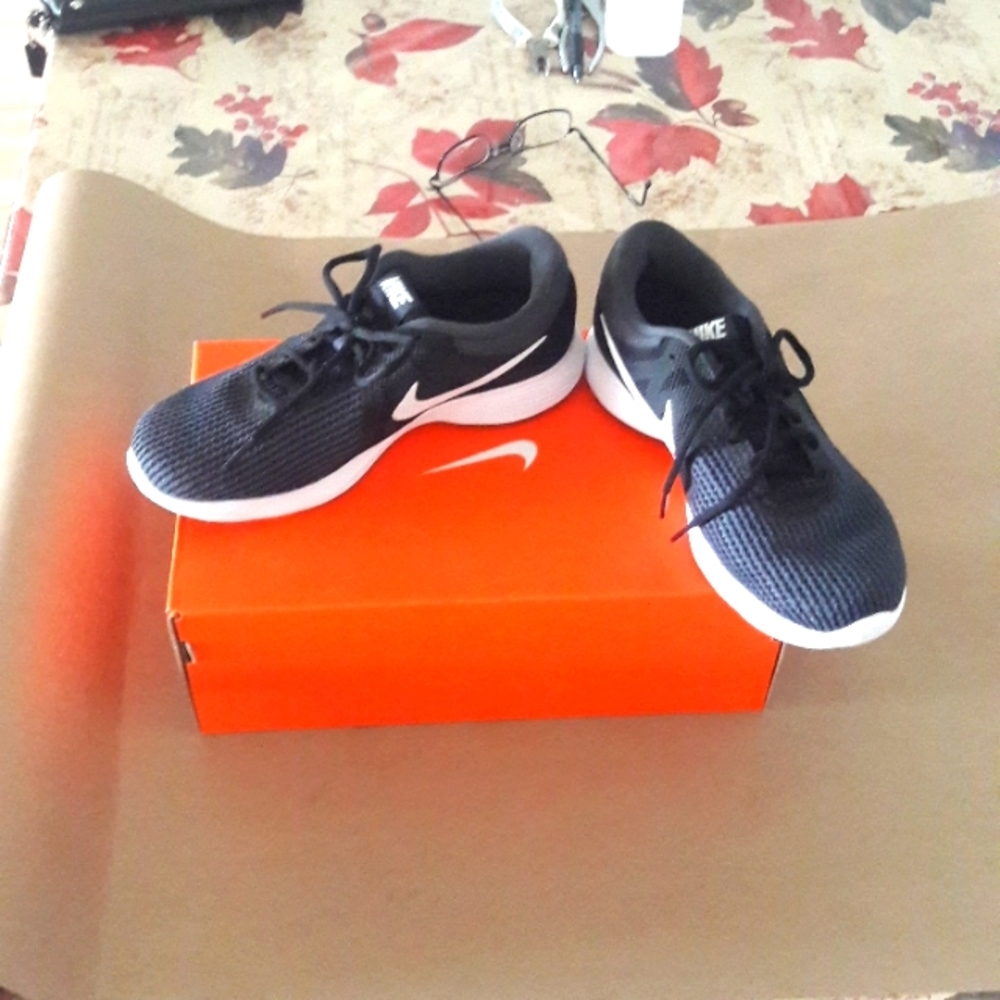 Nike Quest sz8 woman